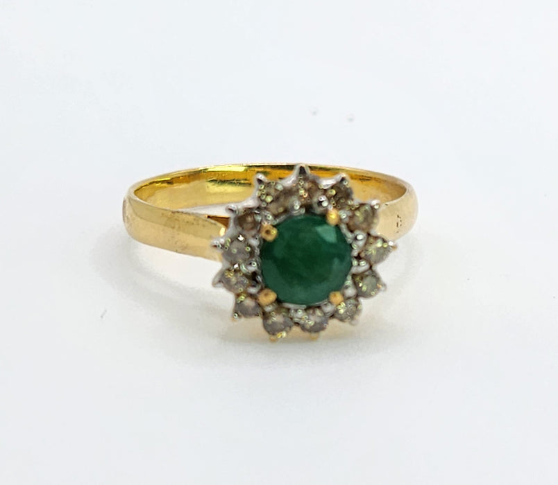 6520 Vintage: 18ct Yellow Gold Emerald & Diamond Round Cluster Ring