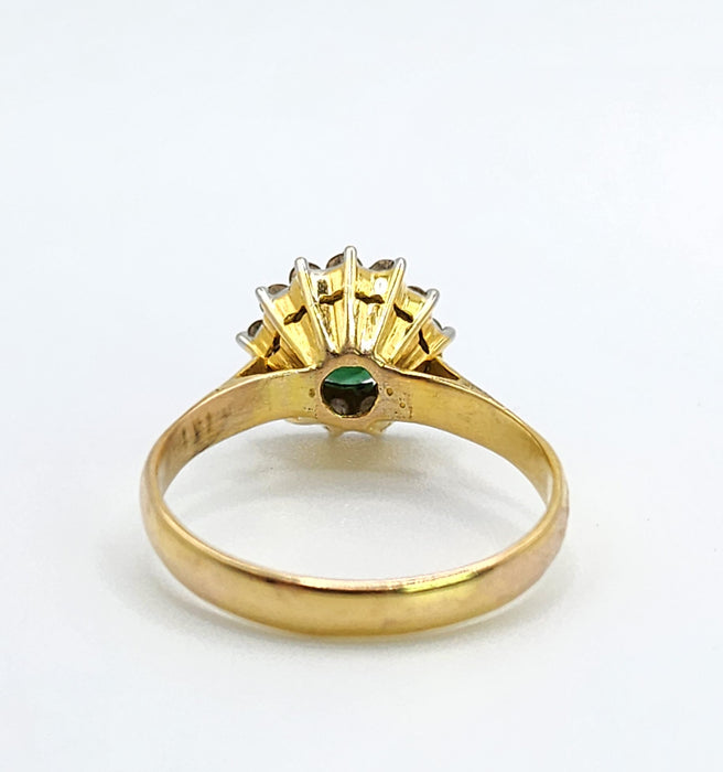 6520 Vintage: 18ct Yellow Gold Emerald & Diamond Round Cluster Ring