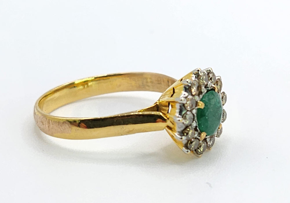 6520 Vintage: 18ct Yellow Gold Emerald & Diamond Round Cluster Ring