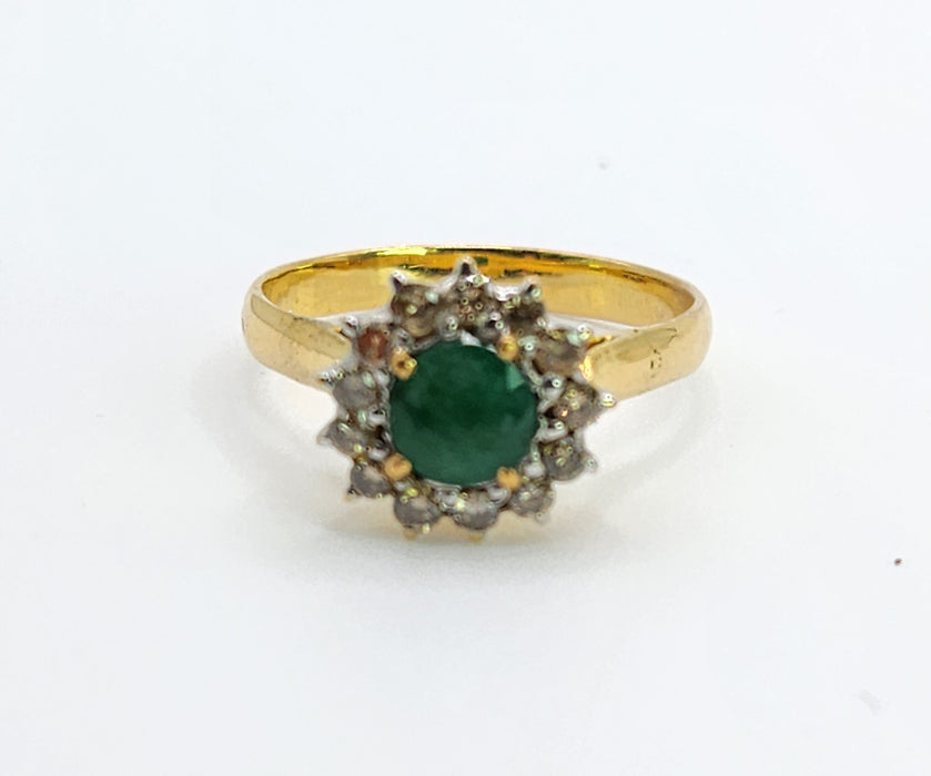 6520 Vintage: 18ct Yellow Gold Emerald & Diamond Round Cluster Ring