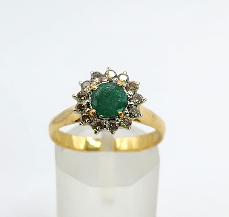 6520 Vintage: 18ct Yellow Gold Emerald & Diamond Round Cluster Ring