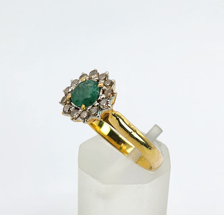 6520 Vintage: 18ct Yellow Gold Emerald & Diamond Round Cluster Ring