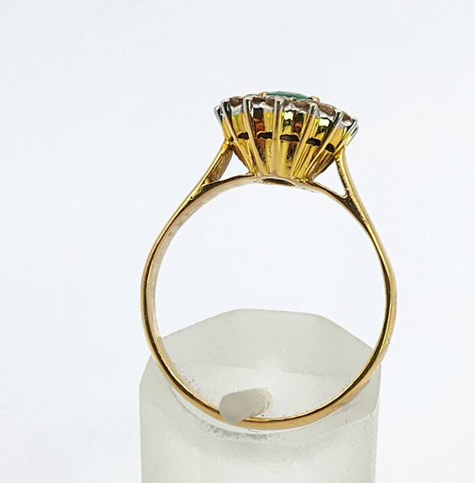 6520 Vintage: 18ct Yellow Gold Emerald & Diamond Round Cluster Ring