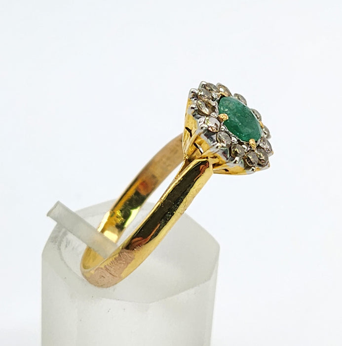 6520 Vintage: 18ct Yellow Gold Emerald & Diamond Round Cluster Ring