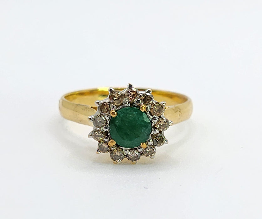 6520 Vintage: 18ct Yellow Gold Emerald & Diamond Round Cluster Ring