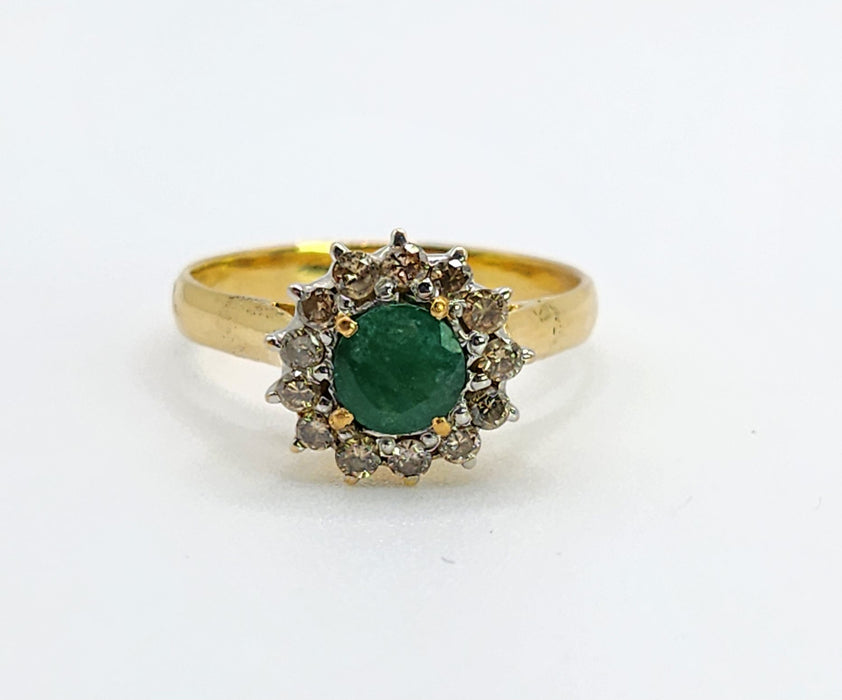 6520 Vintage: 18ct Yellow Gold Emerald & Diamond Round Cluster Ring