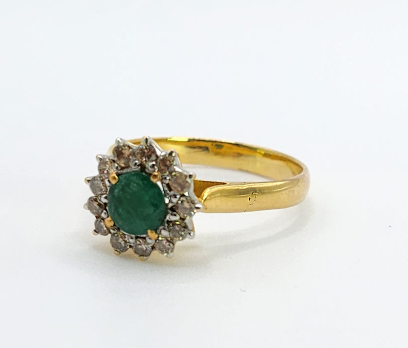 6520 Vintage: 18ct Yellow Gold Emerald & Diamond Round Cluster Ring