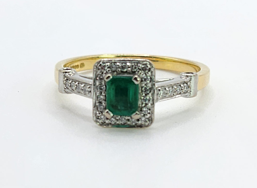 1723: Vintage: 18ct Gold Emerald 32 Diamonds Dress Ring- elegant eye candy
