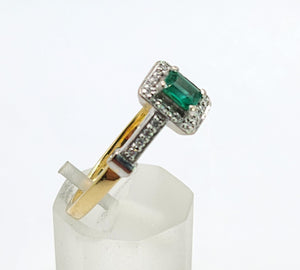 1723: Vintage: 18ct Gold Emerald 32 Diamonds Dress Ring- elegant eye candy