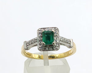 1723: Vintage: 18ct Gold Emerald 32 Diamonds Dress Ring- elegant eye candy