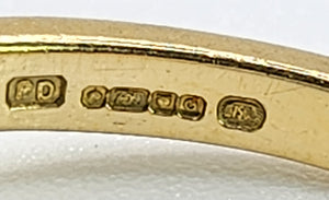 1723: Vintage: 18ct Gold Emerald 32 Diamonds Dress Ring- elegant eye candy