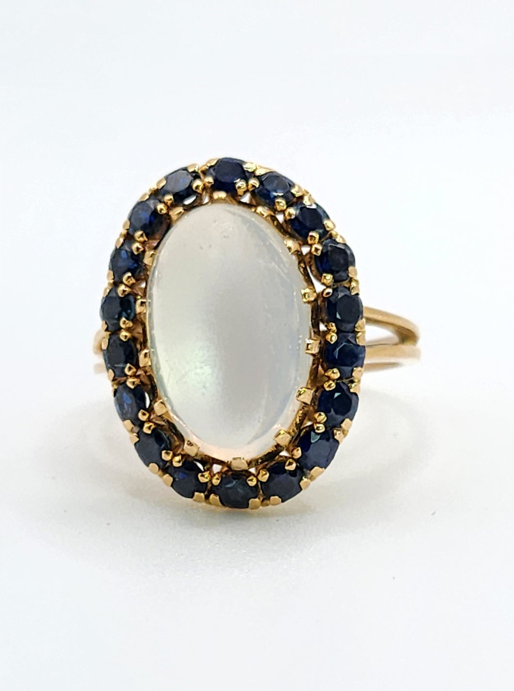 1725: Vintage:18ct Gold Large Moonstone (7ct) 18 Blue Sapphires Cocktail Ring- sensational