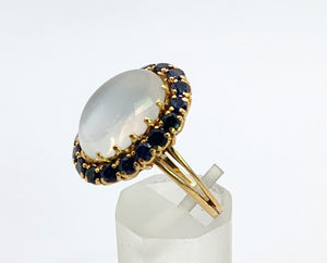 1725: Vintage:18ct Gold Large Moonstone (7ct) 18 Blue Sapphires Cocktail Ring- sensational