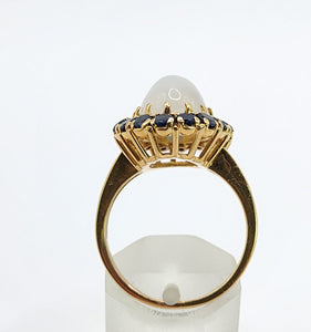 1725: Vintage:18ct Gold Large Moonstone (7ct) 18 Blue Sapphires Cocktail Ring- sensational