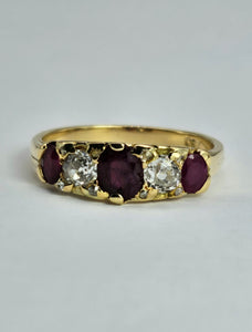 1602: Vintage & Old 18ct Gold Rubies Diamonds Ring