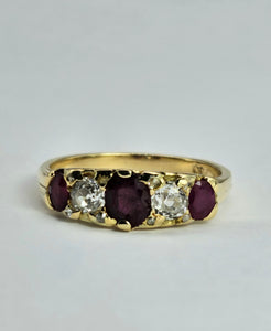 1602: Vintage & Old 18ct Gold Rubies Diamonds Ring