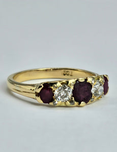 1602: Vintage & Old 18ct Gold Rubies Diamonds Ring