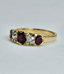 1602: Vintage & Old 18ct Gold Rubies Diamonds Ring