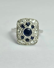 Cargar imagen en el visor de la galería, 1804: Vintage: 18ct White Gold Blue Sapphires Diamonds Panel Ring- Stylish Art Deco
