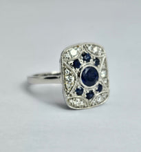 Cargar imagen en el visor de la galería, 1804: Vintage: 18ct White Gold Blue Sapphires Diamonds Panel Ring- Stylish Art Deco
