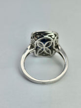 Cargar imagen en el visor de la galería, 1804: Vintage: 18ct White Gold Blue Sapphires Diamonds Panel Ring- Stylish Art Deco
