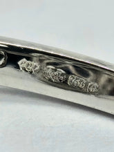 Cargar imagen en el visor de la galería, 1804: Vintage: 18ct White Gold Blue Sapphires Diamonds Panel Ring- Stylish Art Deco
