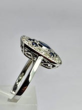 Cargar imagen en el visor de la galería, 1804: Vintage: 18ct White Gold Blue Sapphires Diamonds Panel Ring- Stylish Art Deco
