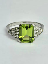 Cargar imagen en el visor de la galería, 1805: Vintage: Platinum Emerald Cut Peridot Diamonds Ring- crisp, sparkling, eye candy

