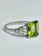 Cargar imagen en el visor de la galería, 1805: Vintage: Platinum Emerald Cut Peridot Diamonds Ring- crisp, sparkling, eye candy
