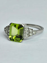 Cargar imagen en el visor de la galería, 1805: Vintage: Platinum Emerald Cut Peridot Diamonds Ring- crisp, sparkling, eye candy
