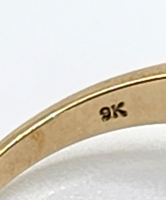 1540: Vintage: 9ct Gold 31 Diamonds Geometric Set Ring- Hallmarked in Edinburgh