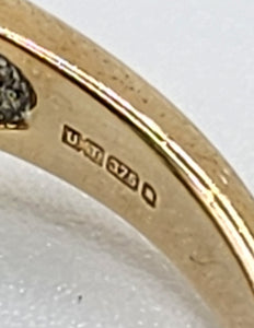 1540: Vintage: 9ct Gold 31 Diamonds Geometric Set Ring- Hallmarked in Edinburgh