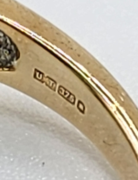 1540: Vintage: 9ct Gold 31 Diamonds Geometric Set Ring- Hallmarked in Edinburgh