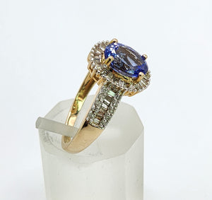 1749: Vintage: 9ct Gold Violet Blue Tanzanite Diamonds Dress Ring- sparkling eye candy