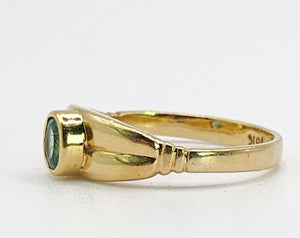 1608: Vintage: 18ct Gold Emerald Signet/Stacker Ring- demure & delightful