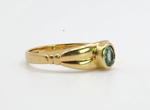 1608: Vintage: 18ct Gold Emerald Signet/Stacker Ring- demure & delightful