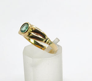 1608: Vintage: 18ct Gold Emerald Signet/Stacker Ring- demure & delightful