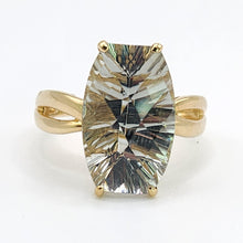 Cargar imagen en el visor de la galería, 1640: Vintage: 9ct Gold Cushion Cut Mint Green Quartz Cocktail Ring- extraordinary
