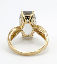 Cargar imagen en el visor de la galería, 1640: Vintage: 9ct Gold Cushion Cut Mint Green Quartz Cocktail Ring- extraordinary
