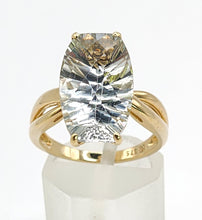 Cargar imagen en el visor de la galería, 1640: Vintage: 9ct Gold Cushion Cut Mint Green Quartz Cocktail Ring- extraordinary
