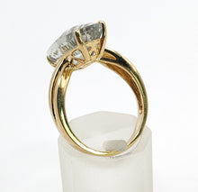 Cargar imagen en el visor de la galería, 1640: Vintage: 9ct Gold Cushion Cut Mint Green Quartz Cocktail Ring- extraordinary
