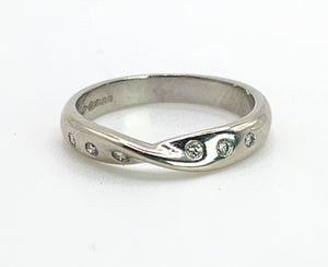 1653:   Vintage: Platinum 6 Diamonds Stacker Band Ring- pristine and sparkling