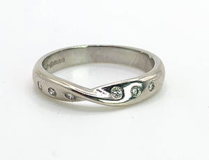 1653:   Vintage: Platinum 6 Diamonds Stacker Band Ring- pristine and sparkling