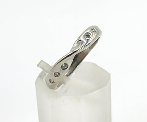 1653:   Vintage: Platinum 6 Diamonds Stacker Band Ring- pristine and sparkling
