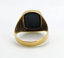 Load image into Gallery viewer, 1656: Vintage: 18ct Gold Black Onyx Signet Ring- unisex appeal, nice weight
