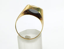 Load image into Gallery viewer, 1656: Vintage: 18ct Gold Black Onyx Signet Ring- unisex appeal, nice weight
