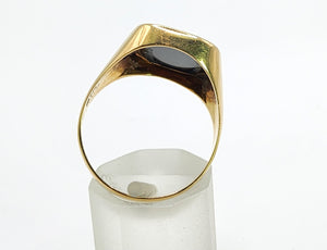 1656: Vintage: 18ct Gold Black Onyx Signet Ring- unisex appeal, nice weight