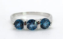 Cargar imagen en el visor de la galería, 0964: Vintage: Rare 9ct White Gold London Blue Round Cut Topaz Trilogy- a beauty
