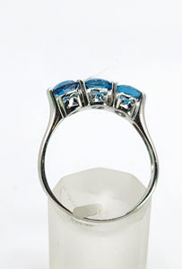 0964: Vintage: Rare 9ct White Gold London Blue Round Cut Topaz Trilogy- a beauty