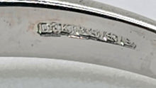 Cargar imagen en el visor de la galería, 0964: Vintage: Rare 9ct White Gold London Blue Round Cut Topaz Trilogy- a beauty
